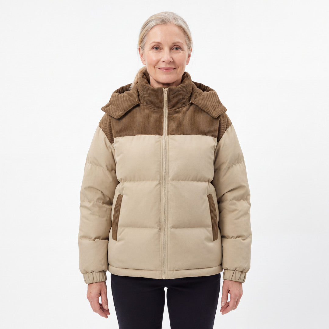 Cord Puffer Jacket for dame i kaki, kvinne sett forfra mot hvit bakgrunn