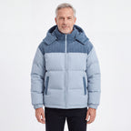 Cord Puffer Jacket für Herren in Hellblau, Mann von vorne vor weißem Hintergrund