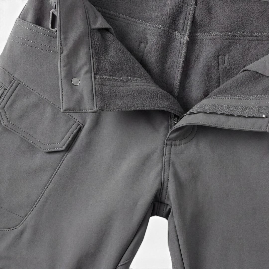 Grå Utility Fleece Pants i vattentätt stretchtyg med flera cargofickor