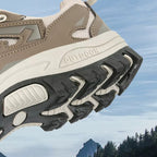 Low Ortho Hiking Shoe -kenkä, jossa beige verkkokangaspäällinen ja karkea musta TPU-pohja