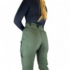 Olivgröna Utility Fleece Pants med fleecefoder och flera fickor, bakifrån